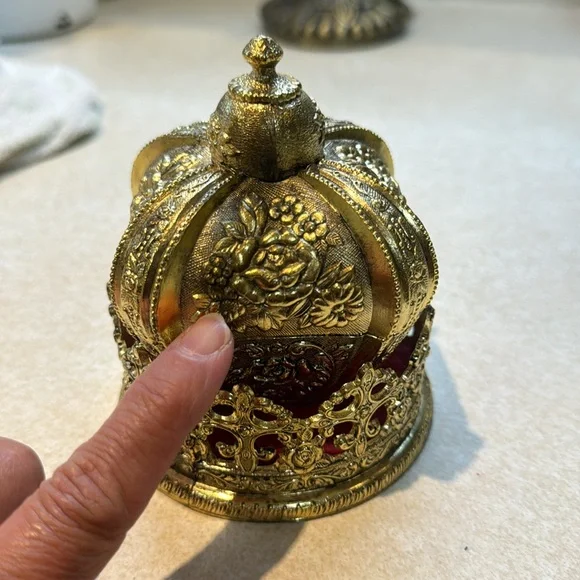 Vintage Gold Tone Crown music/trinket box - Picture 12 of 13